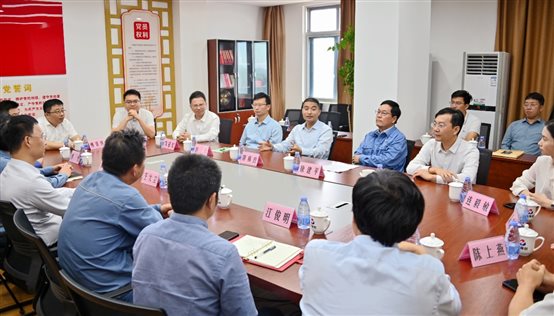 X:归档照片?3?3年10月27日，，，，，，，，漳州市委常委胡胡常委事情会见会修图微信图片_20231027151653.jpg